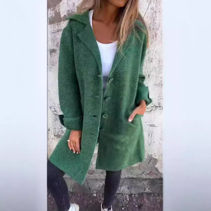 Dame hyggelig uldfrakke med elegante knapdetaljer Stilla