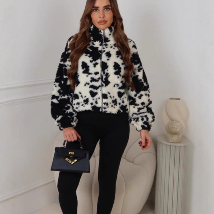 Dame Cozy Fleece Jakke med Høj Krave og Trendy Dalmatiner Print Stilla