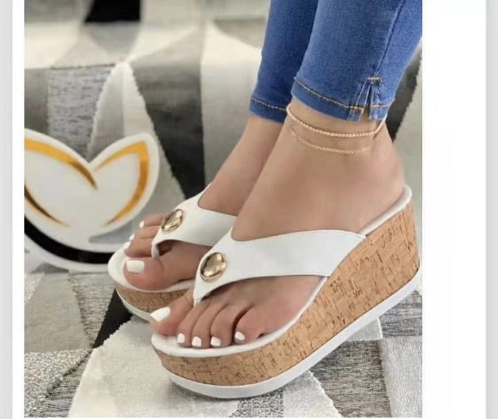 Dame nan Zehentrenner-Plateau-Sandalette med korkkilehæle og dekorativt pynteknap Skovae
