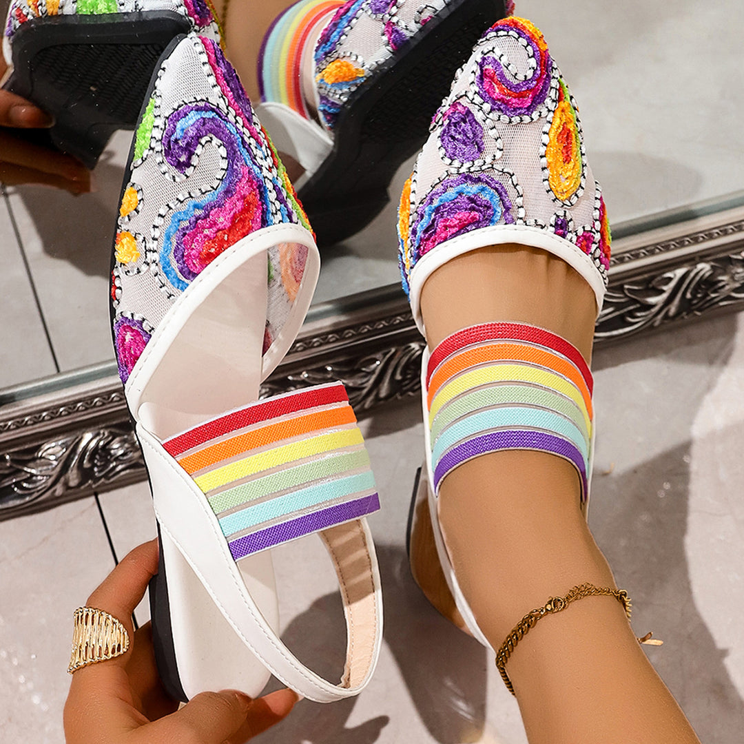 Dame farverige slippers med fashionable satinbånd og detaljeret broderi Stilla