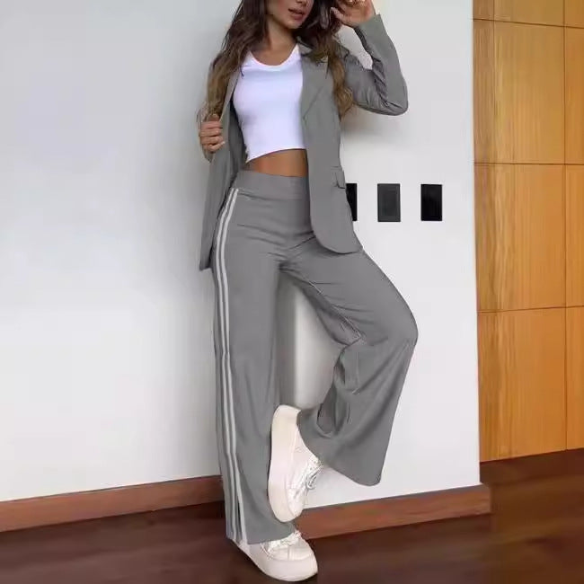 Dame nan sporty-elegante to-delt blazer-sæt med figursyet blazer og bred joggingbuks-snit med sideløjfer Skovae