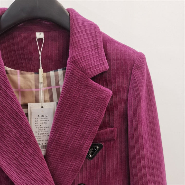 Dame kordblazer med dobbelt knapliste og elegante detaljer Stilla