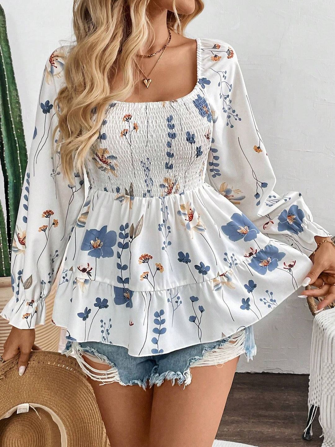 Dame nan Smokoberteil med firkantet udskæring, trindt skørt og ballonærmer Skovae