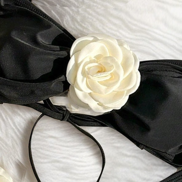 Damebikini med dekorative blomsterapplikationer Skovae