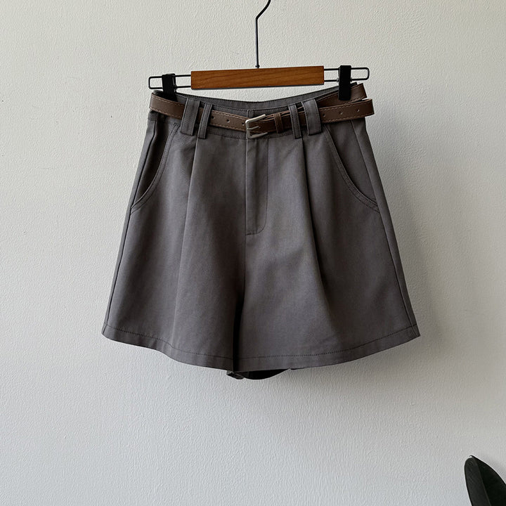 Dame korte Chino-shorts med dekorativt bælte og sidelommer Stilla