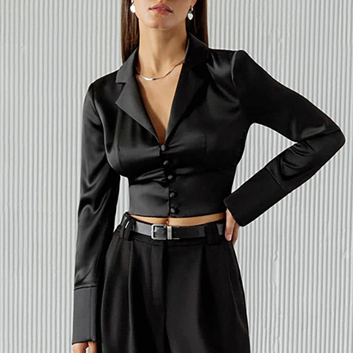 Dame Elegant cropped bluse med klassisk krave og knapdetalje Stilla