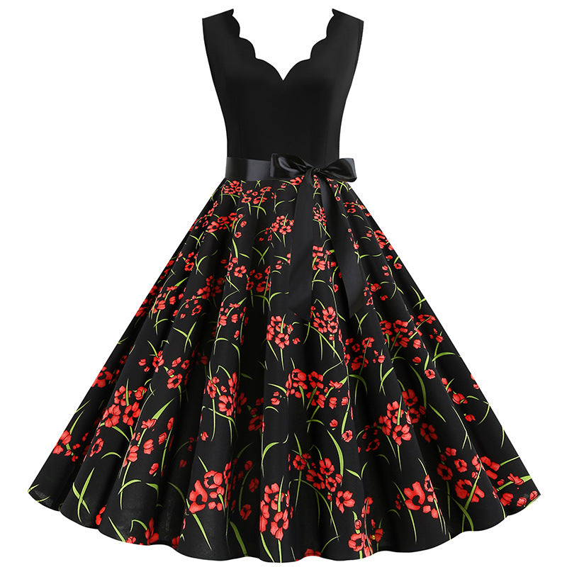 Kvindernes svingkjole med blomstermønster og elegant peplum Stilla