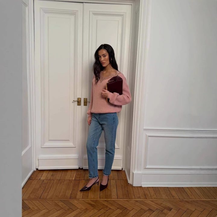 Dames strikket sweater med romantisk blonderkrave Stilla