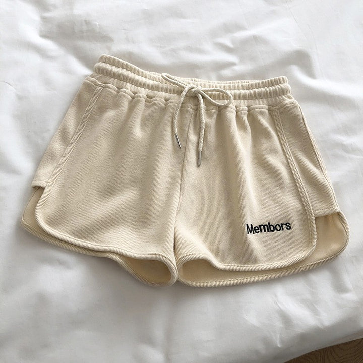 Femme Casual Højtskaffede Lounge-Shorts med broderet detalje Stilla