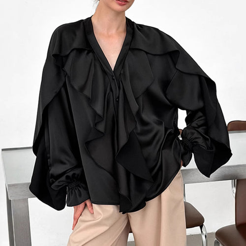 Damebluse med voluminøse flæser og elegante ærmer Stilla