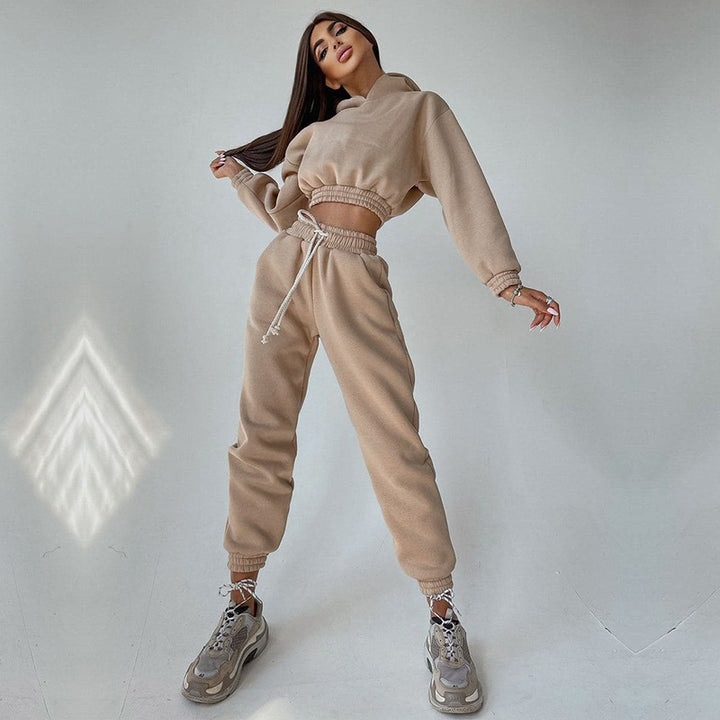Kvinders sporty cropped sweat sæt med elastisk talje og praktiske lommer