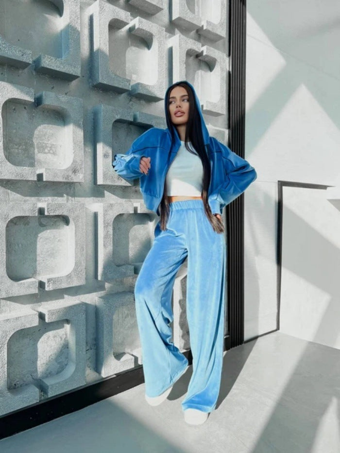 Kvinders sporty velour loungewear sæt med kort hoodie og brede ben Skovae