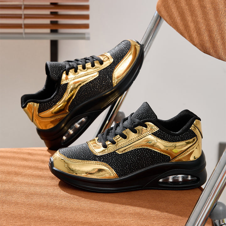 Dame nan elegante by-sneakers med glitrende tekstiloverdel, reflekterende metallic overlays og integreret dæmpningskerne Skovae