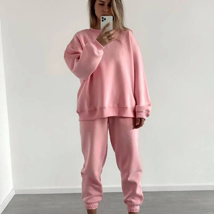 Kvinder casual sweatshirt og jogger sæt lavet af blødt materiale med elastisk talje og høj bærekomfort Skovae
