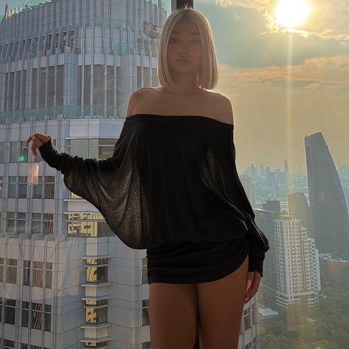 Dame Off-Shoulder Minikjole med afslappet snit og blødt materiale Skovae