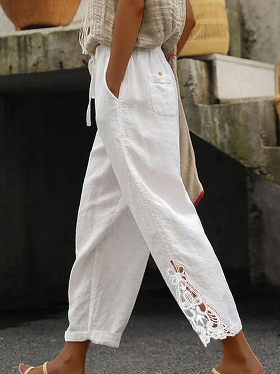 Dame elegant linnedragt med smuk blondebesætning Stilla