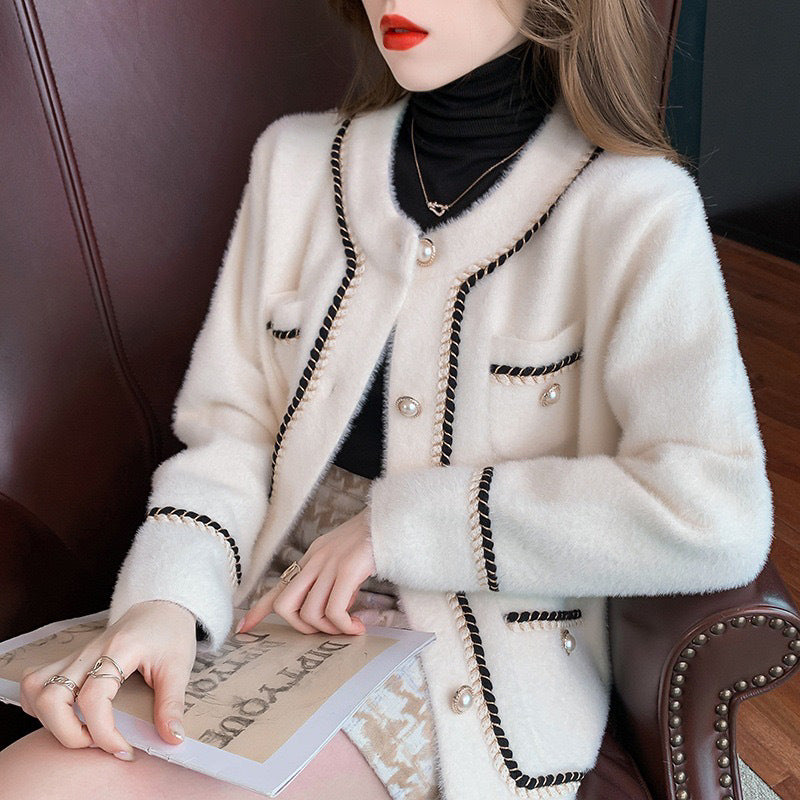 Kvindernes elegante cardigan med kontrasterende detaljer og lommer Stilla