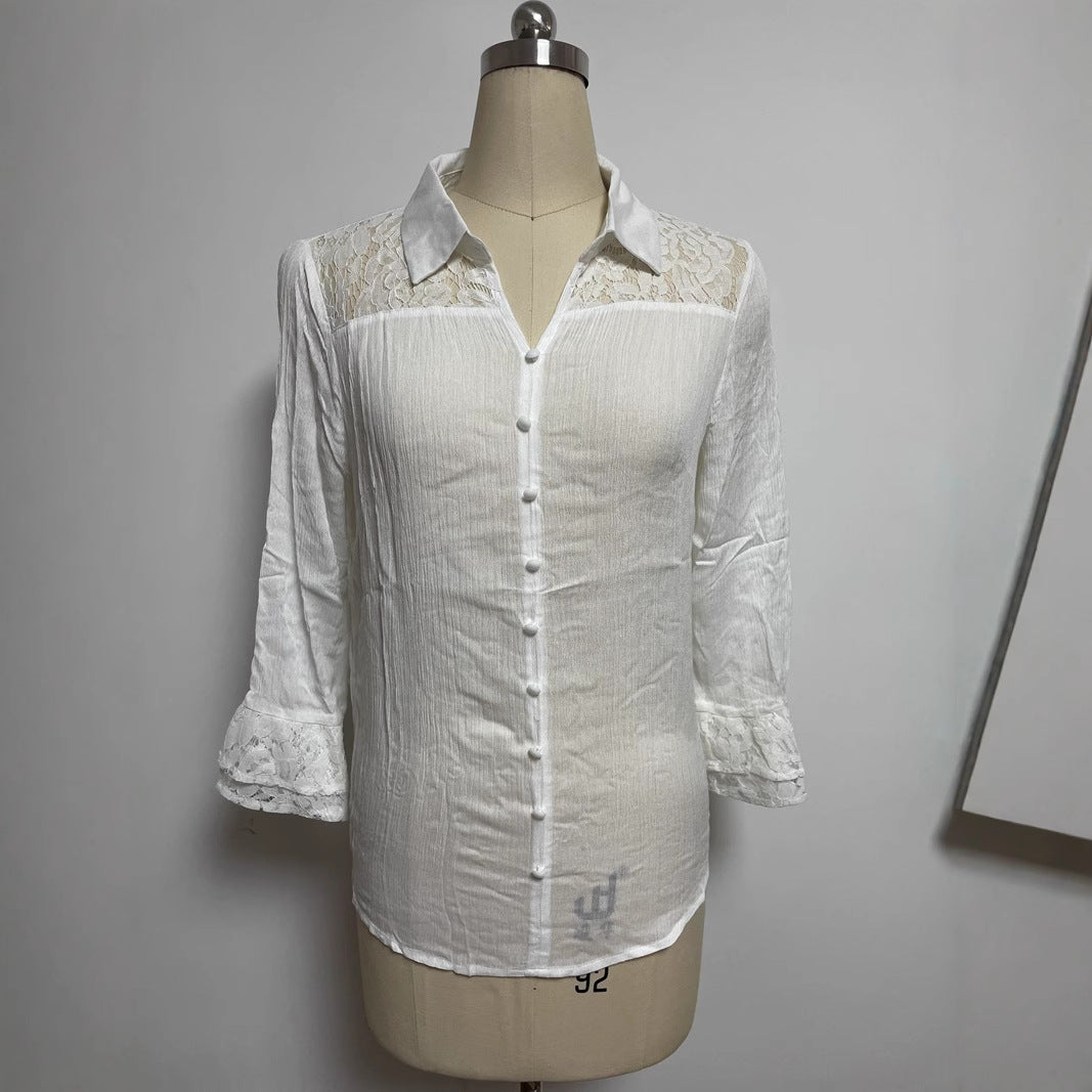 Dame nan halvtransparent kreppet bluse med spidsgennemsnit, stofbetrukne knapper og trekvart volantsleeves Skovae