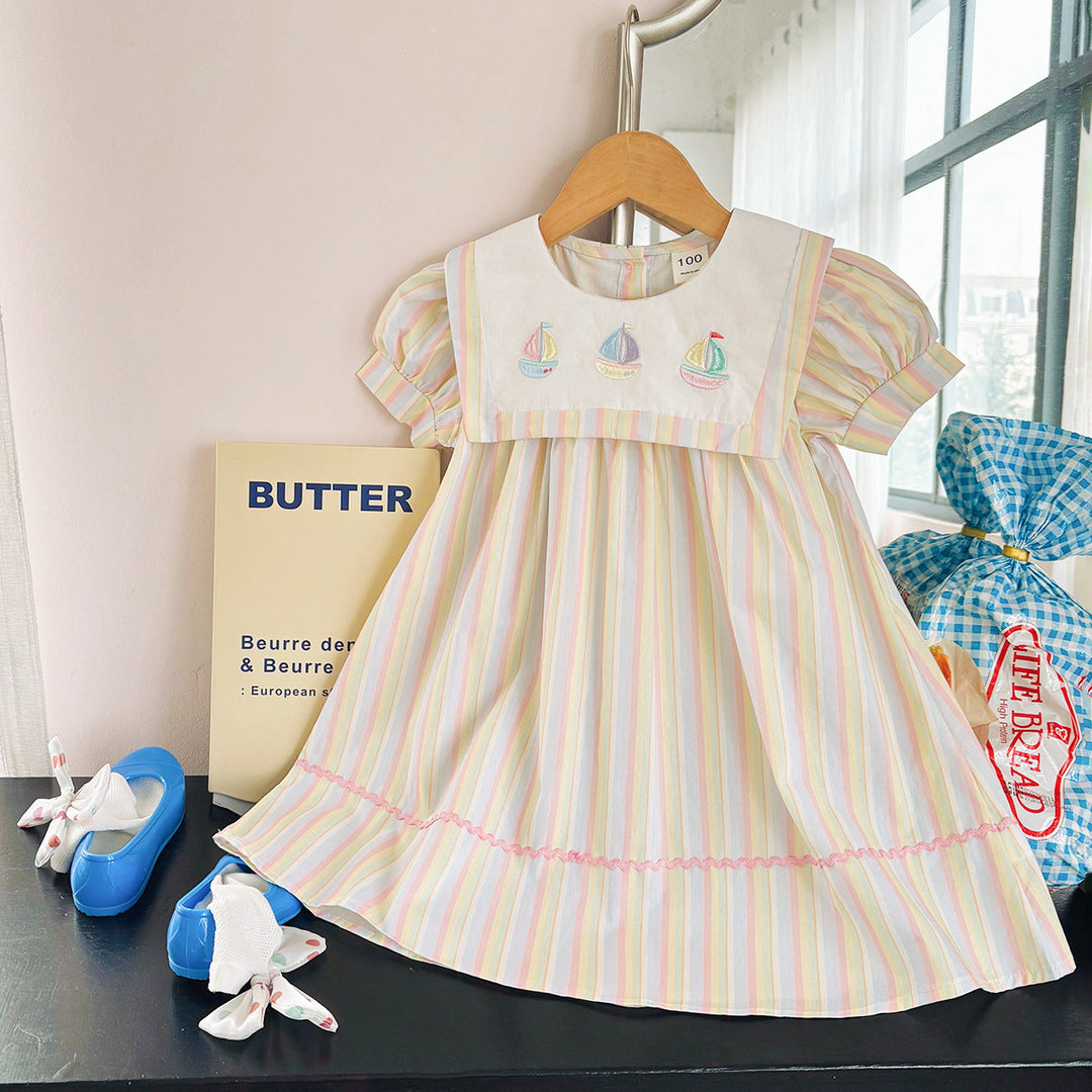 Pige stribet broderet kjole med sejlbåd-design Stilla