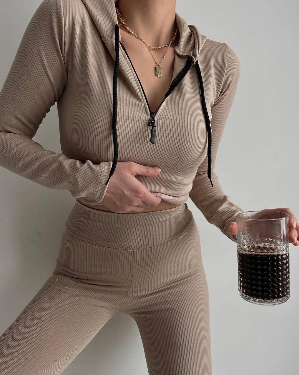Kvinders afslappede langærmede jumpsuit med moderne stand-up krave og kontinuerlig lynlås Skovae