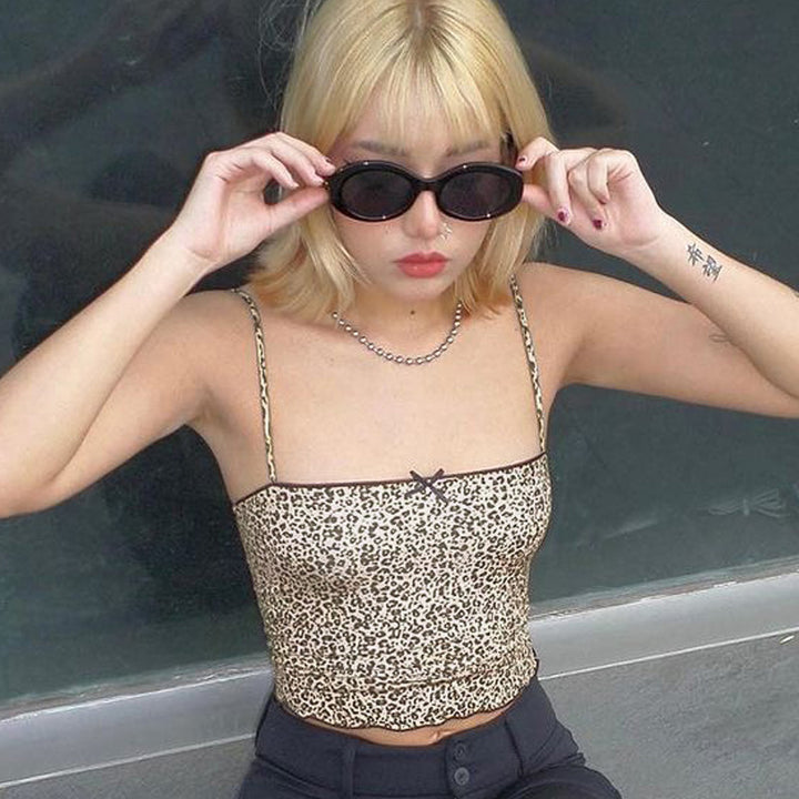 Dame Crop Top med trendy Leo-design og fine stropper Stilla