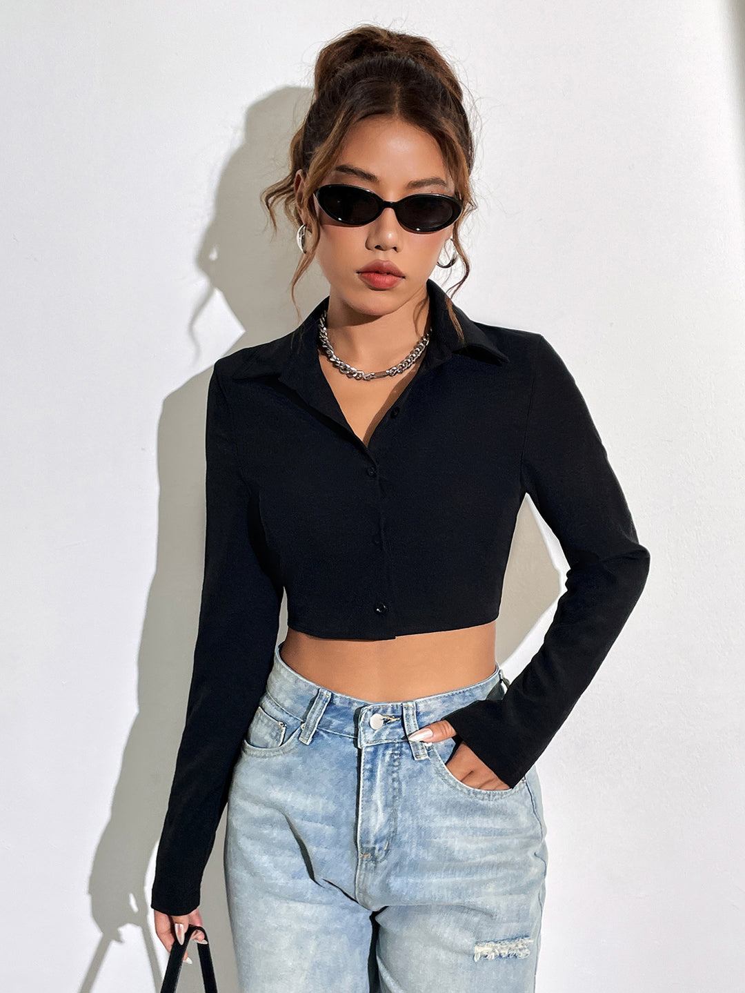 Dame cool crop top med moderne krave og smal pasform Stilla