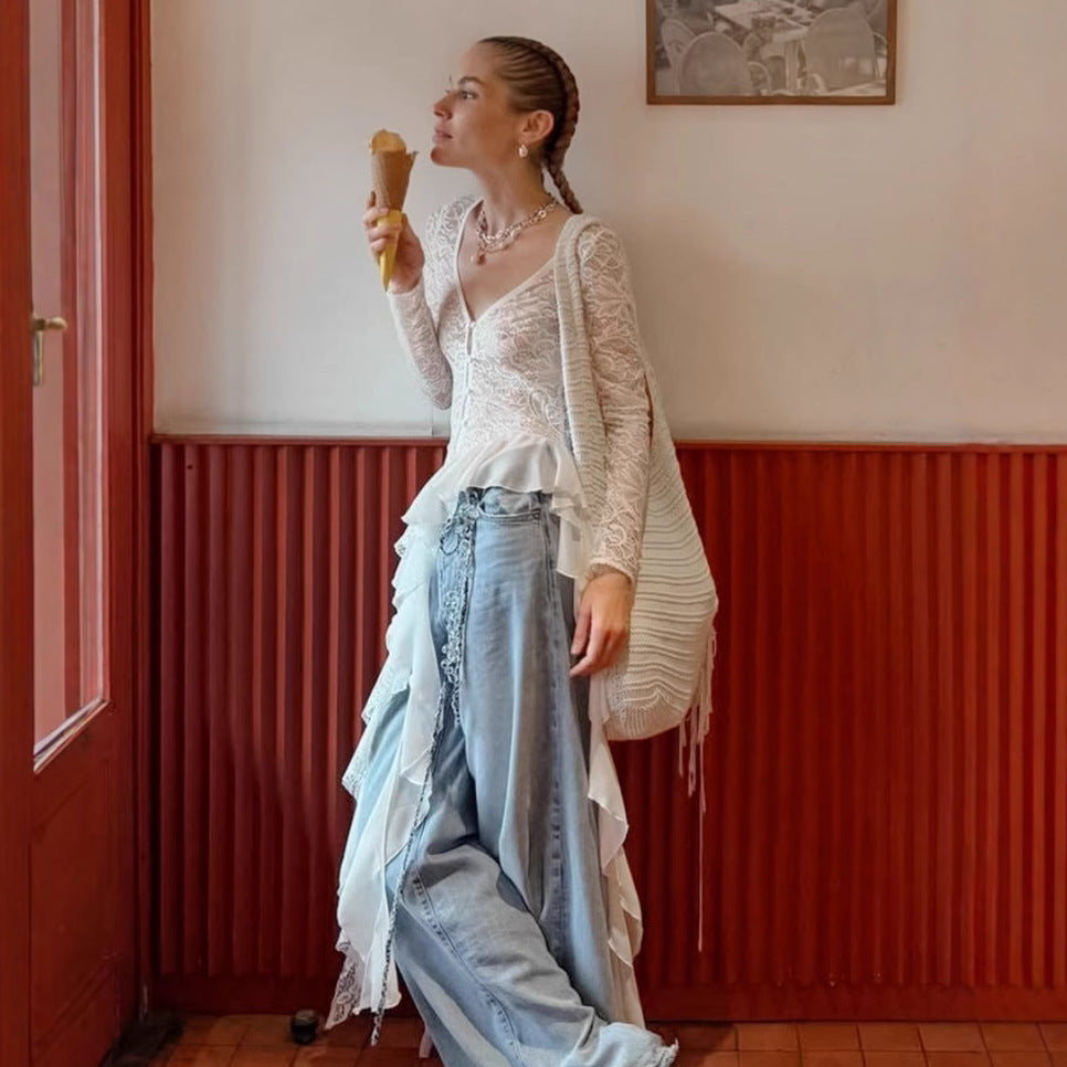 Dame spidse bluse med svajende flæser og elegant knapliste Stilla