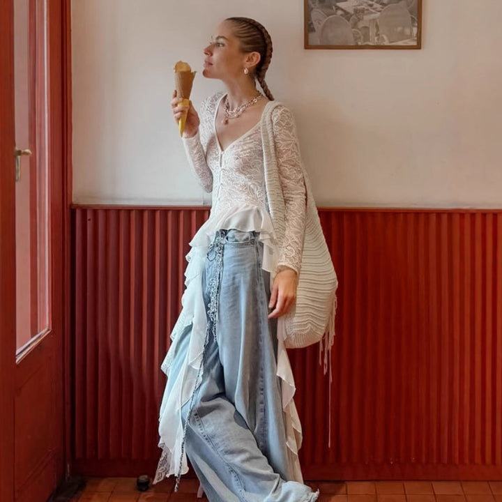Dame spidse bluse med svajende flæser og elegant knapliste Stilla