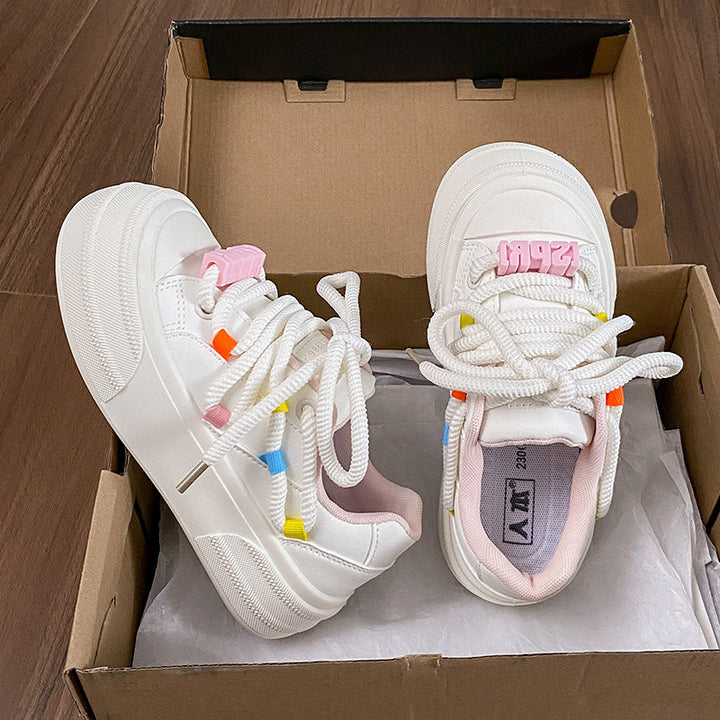 Dame komfortable sneakers med farvede snørebånd og tyk sål Stilla