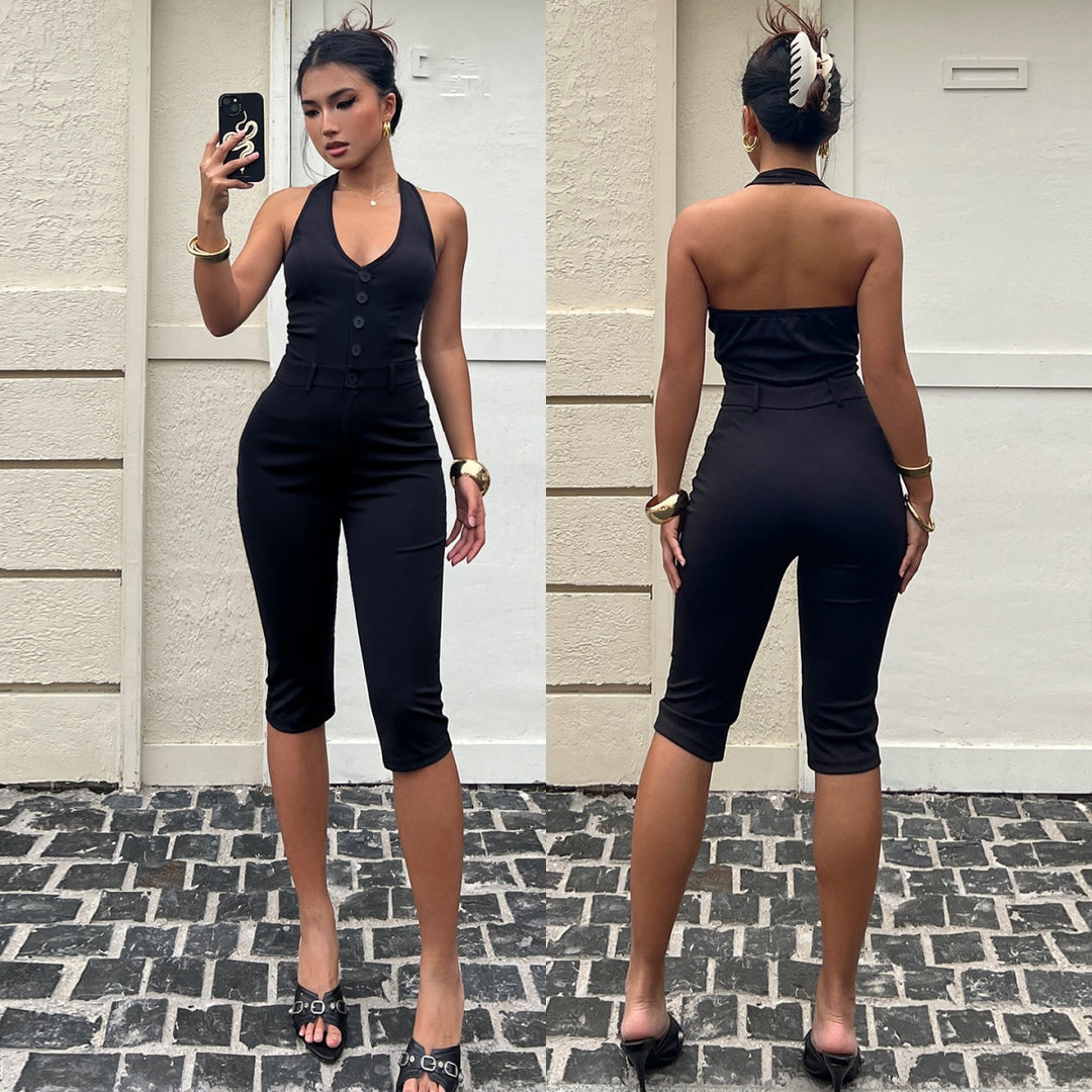 Dame figursyet jumpsuit med elegant halterneck og knapliste Skovae