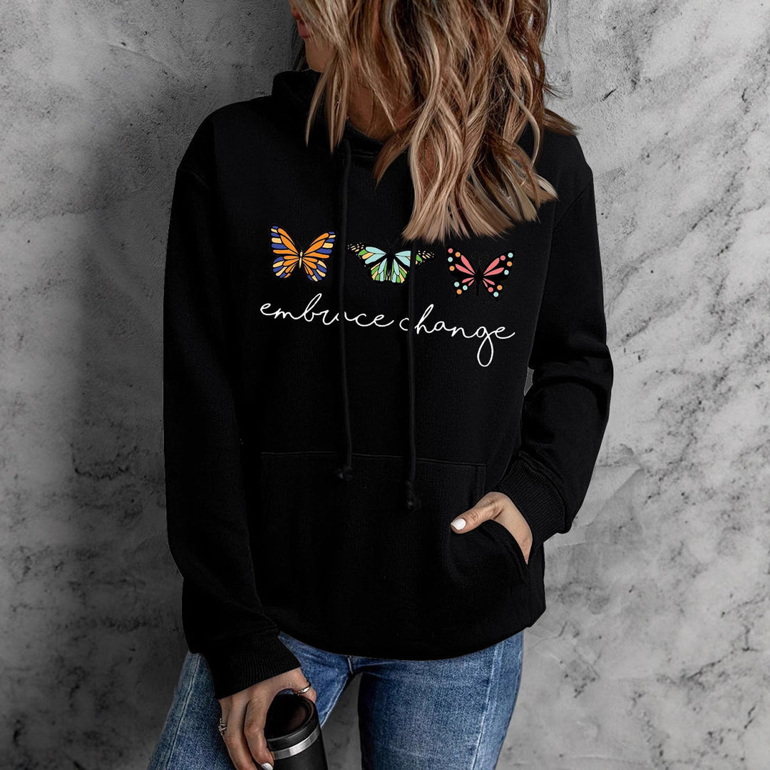 Dame hoodie med inspirerende sommerfuglemotiv og motiverende budskab Stilla