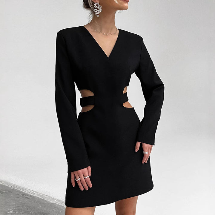 Dame Skaterkjole med elegant V-udskæring og raffineret cut-out design Stilla