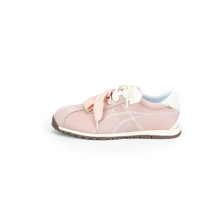Dame Sporty Sneakers med blødt overmateriale og elegante pyntesyninger Stilla