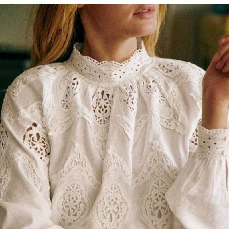 Damebluse med kunstnerisk spidsdesign og romantisk ståkrave Stilla
