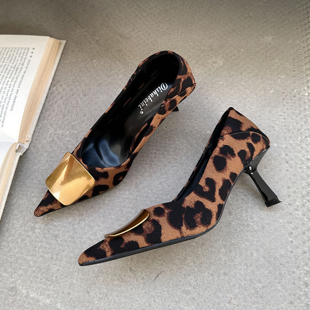 Dame spidse pumps med glamorøs guldaccent og elegant hæl Stilla