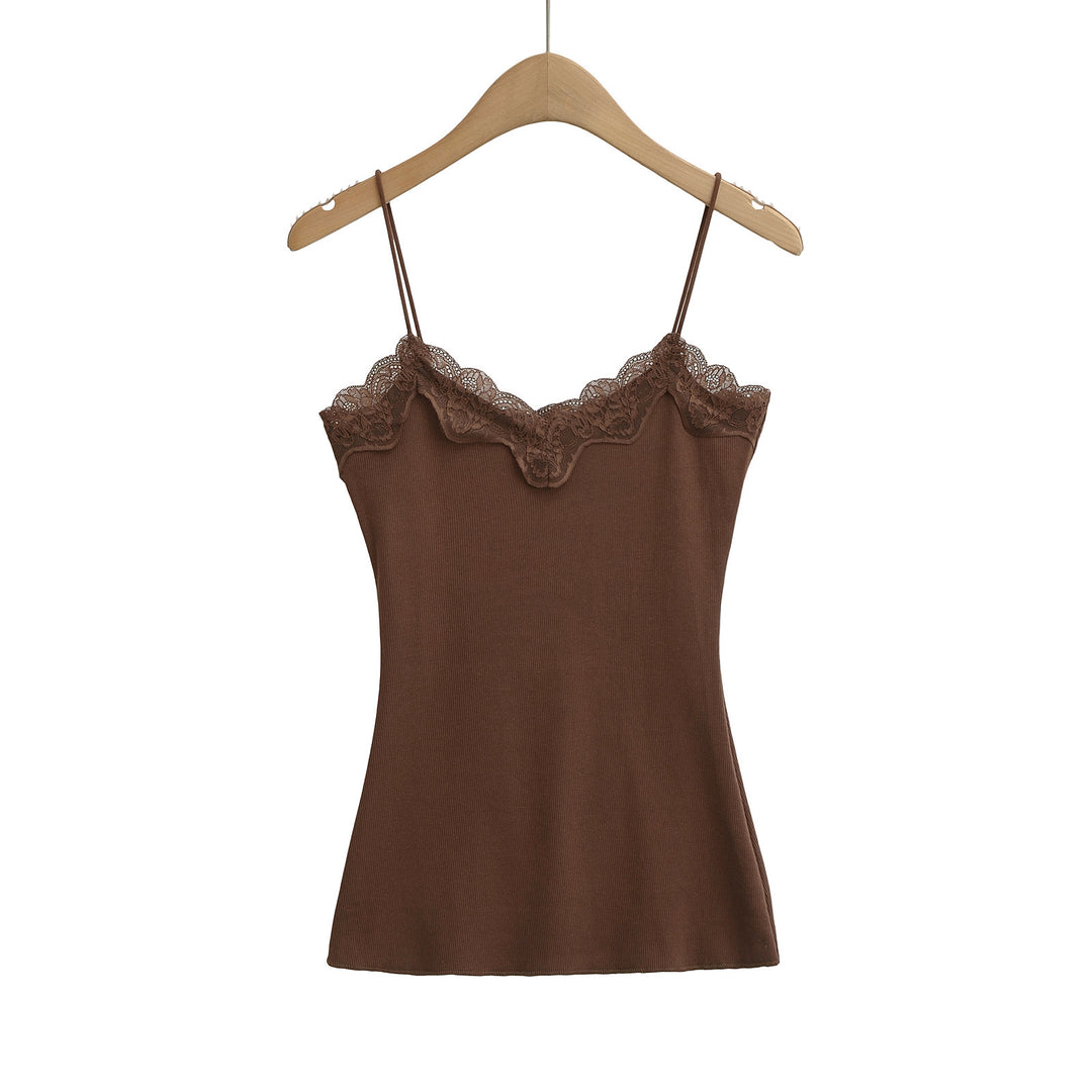 Dame spaghetti strop top med fine blonde accenter og figursyet snit Stilla