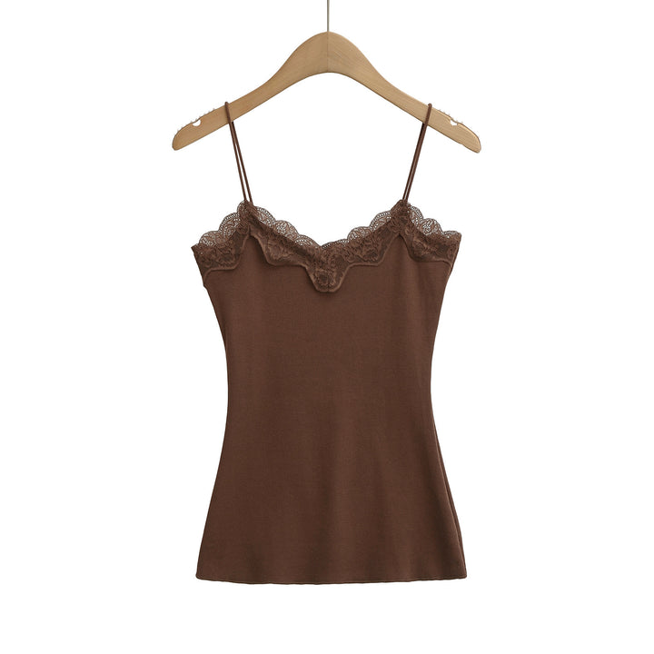Dame spaghetti strop top med fine blonde accenter og figursyet snit Stilla