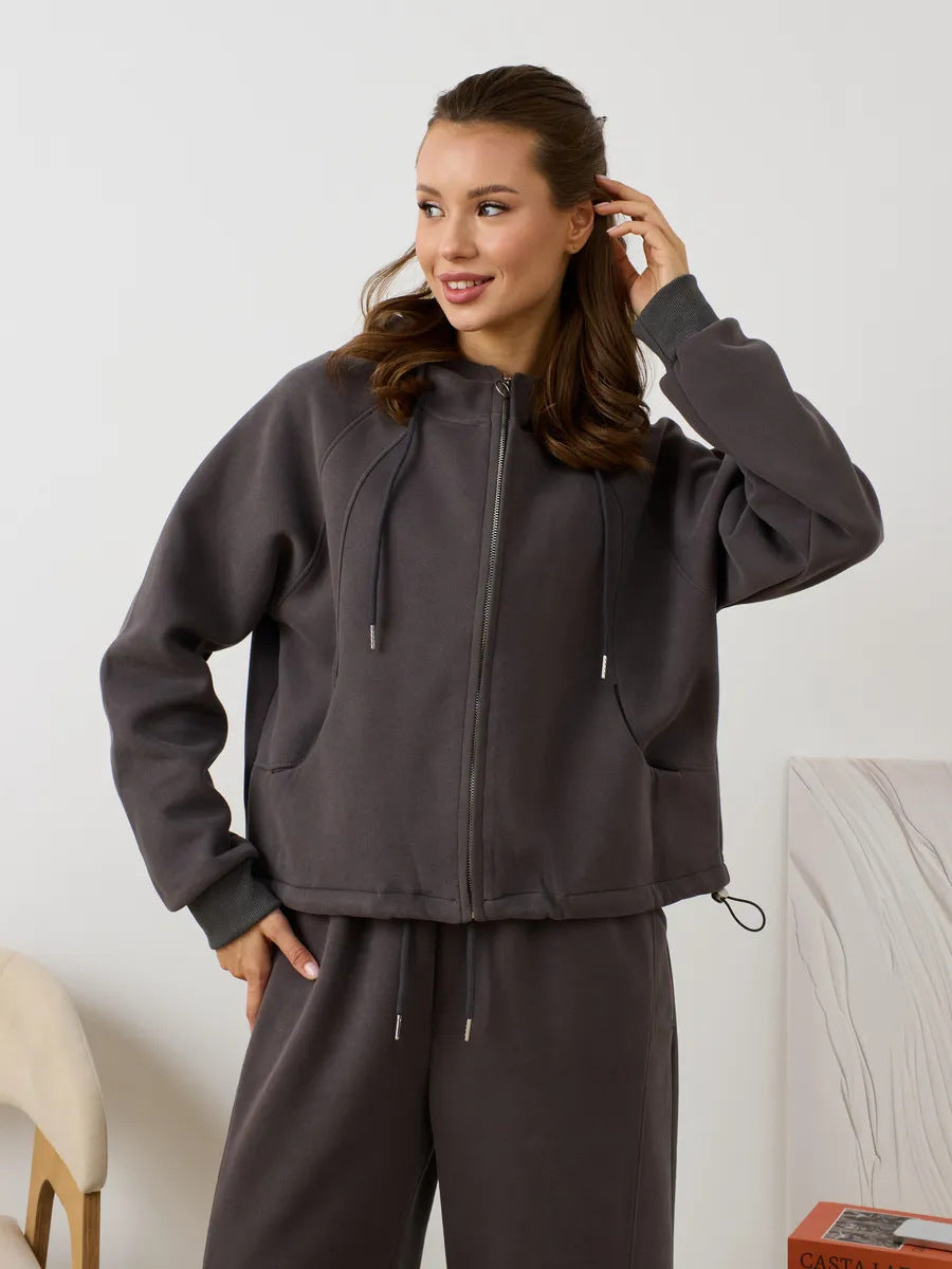 Kvinders casual hættetrøje lavet af blødt fleece med praktiske lommer og elegant lynlås Skovae