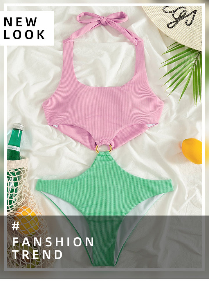 Dame designer-bikini med moderigtigt ribdesign og dekorativ ring Skovae