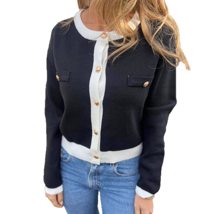 Damer fashionable cardigan med tekstureret design og gyldne knapper Stilla