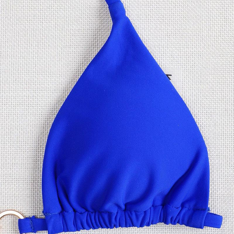 Dame triangelt bikini sæt med raffinerede ruffle detaljer og gyldne accenter Skovae