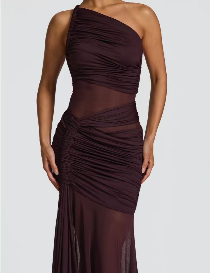 Dame elegante asymmetrisk aftenkjole med raffinerede volangdetaljer Skovae