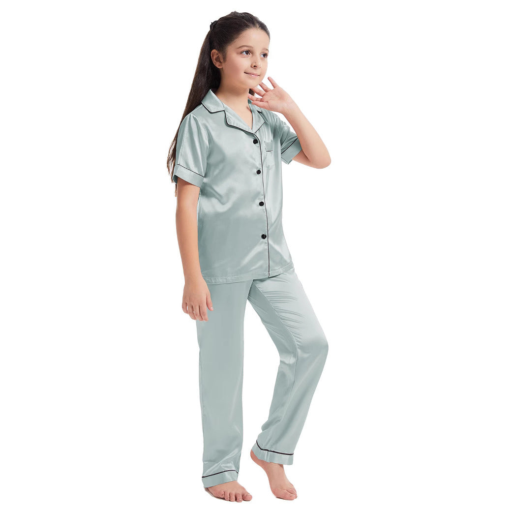 Dame pyjamasæt i luksuriøs satin med elegante syninger Stilla