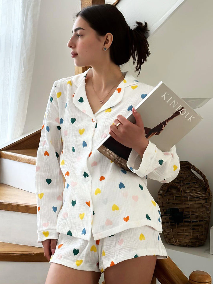 Dame pyjamasæt med legende hjerteprint og afslappet snit Stilla
