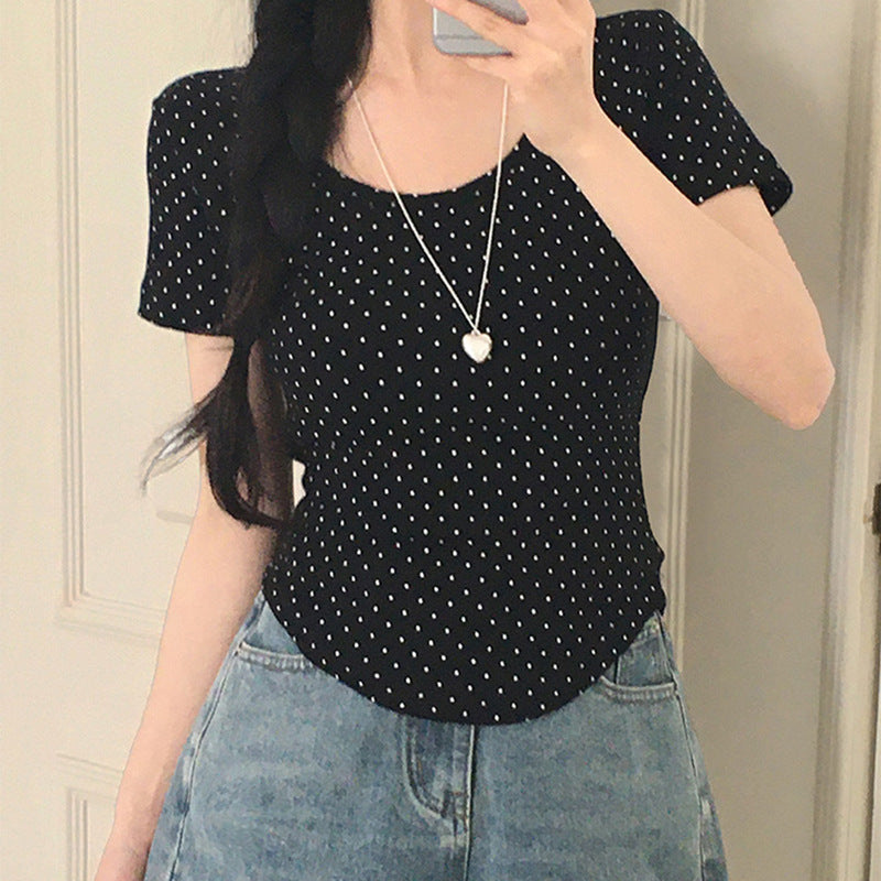 Dame Polka-Dot Shirt med rund halsudskæring og tætsiddende pasform Skovae
