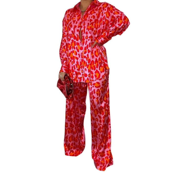 Dame Satin-jumpsuit med attraktivt leopardmønster Stilla