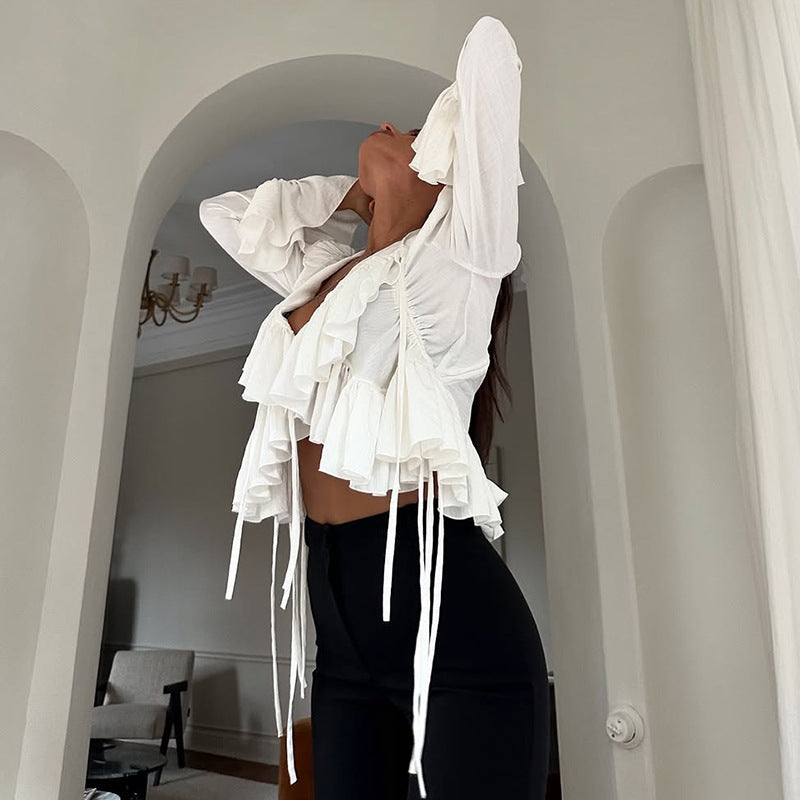 Dame modebluse med flæser Stilla