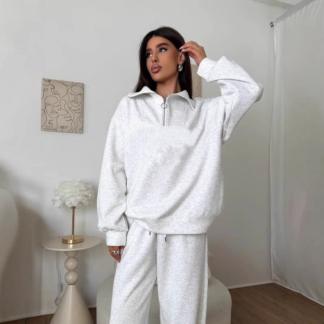 Kvinders elegante fleece træningsdragt med høj krave og praktisk lynlås