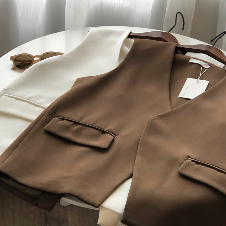 Dame elegant vest med dyb V-udskæring og praktiske lommer Stilla
