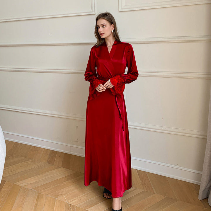 Dame elegant satin-maxikjole med dyb slids og spidsærmer Stilla